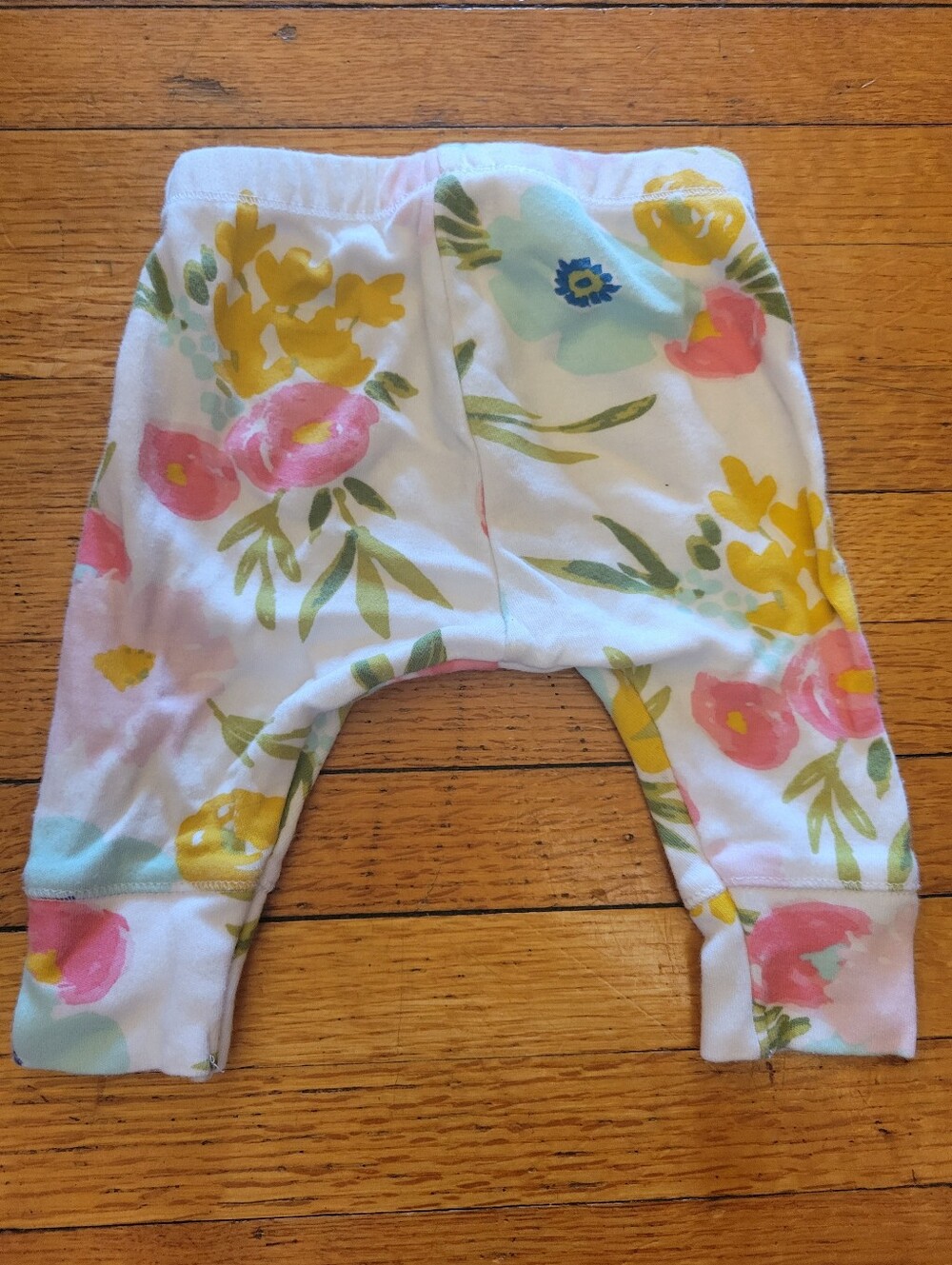 3-Piece Baby Outfit Set in Pink, White & Floral - Picture 7 of 10
